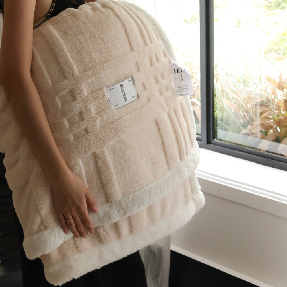 LuxeTouch 3D Plush Winter Throw Blanket – Misty Grey