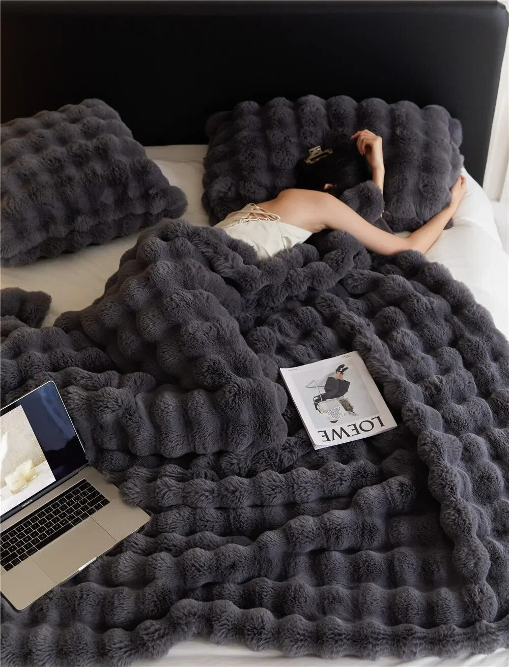 Plush Luxury Blanket for Cozy Warmth and Comfort – Graphite