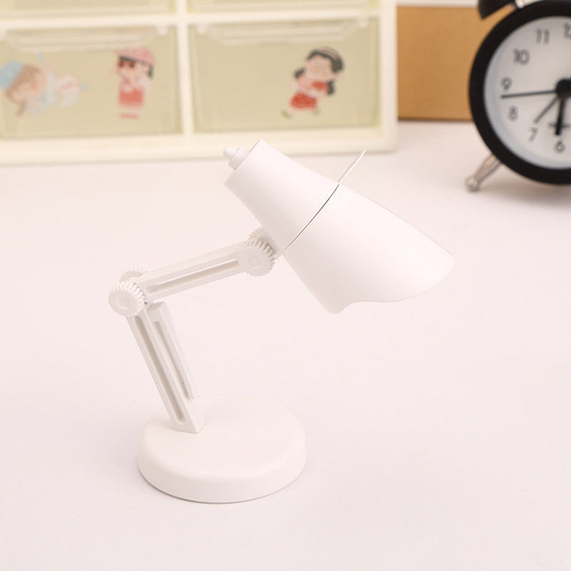 Compact Magnetic Desk Light for Cozy Evenings – white