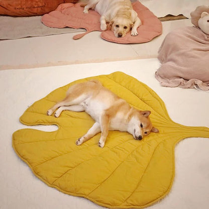 Leaf-Shaped Dog Bed – Cozy Cotton and Polyester Pet Bed – Ginkgo Yellow