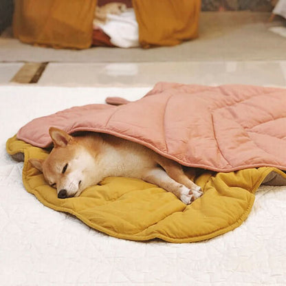 Leaf-Shaped Dog Bed – Cozy Cotton and Polyester Pet Bed