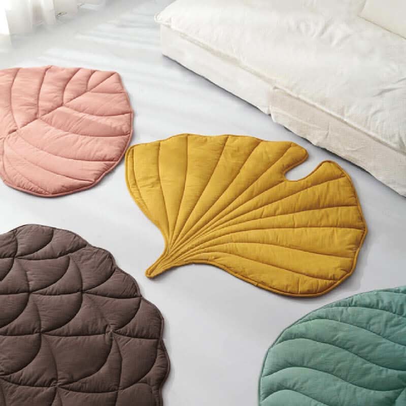 Leaf-Shaped Dog Bed – Cozy Cotton and Polyester Pet Bed