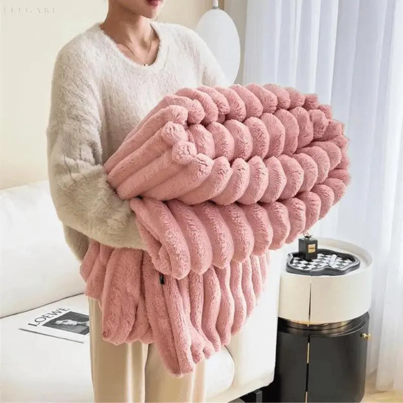 Soft Warm Plush Blanket in Cozy Fleece – Pink