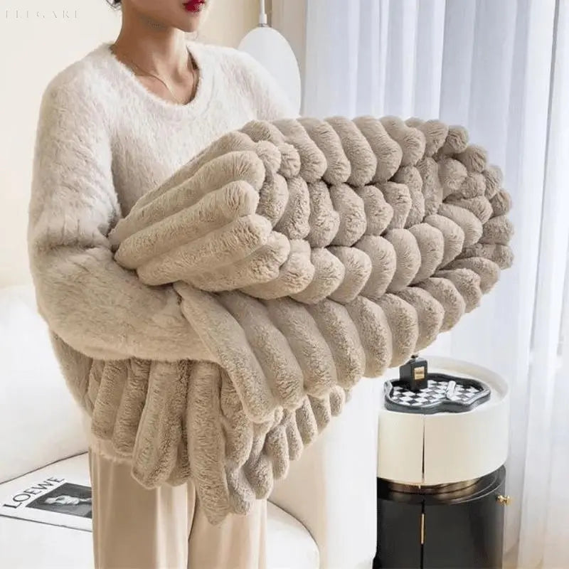 Soft Warm Plush Blanket in Cozy Fleece – Beige