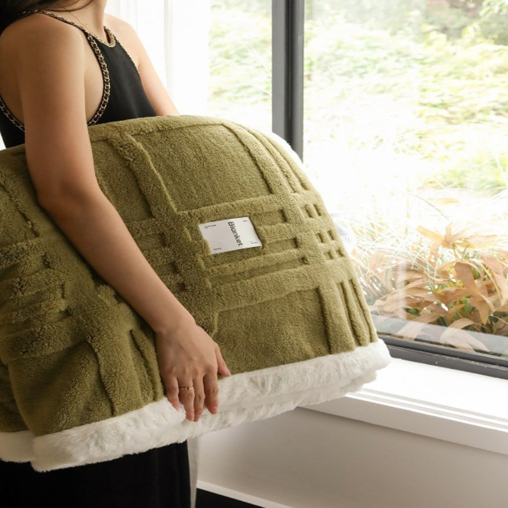 LuxeTouch 3D Plush Winter Throw Blanket – Olive Cream