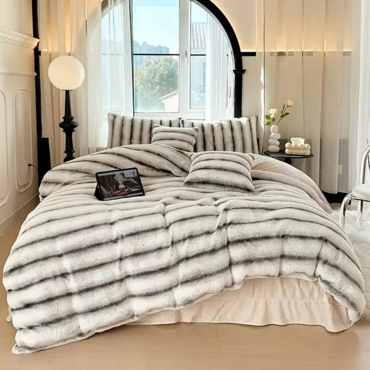 Soft Imitation Rabbit Fur Throw Blanket – Luxurious Comfort – Snow Twilight