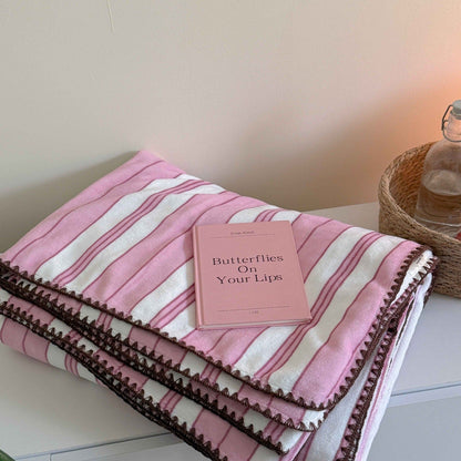 Cozy Throw Blanket with Animal Print Design – Pink