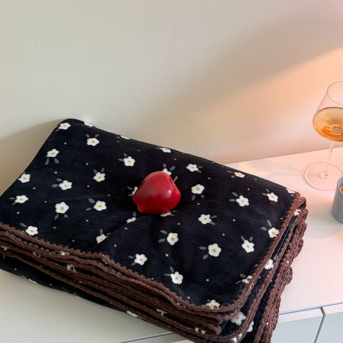 Cozy Throw Blanket with Animal Print Design – Black Floral