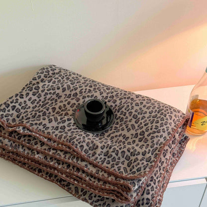 Cozy Throw Blanket with Animal Print Design – Leopard
