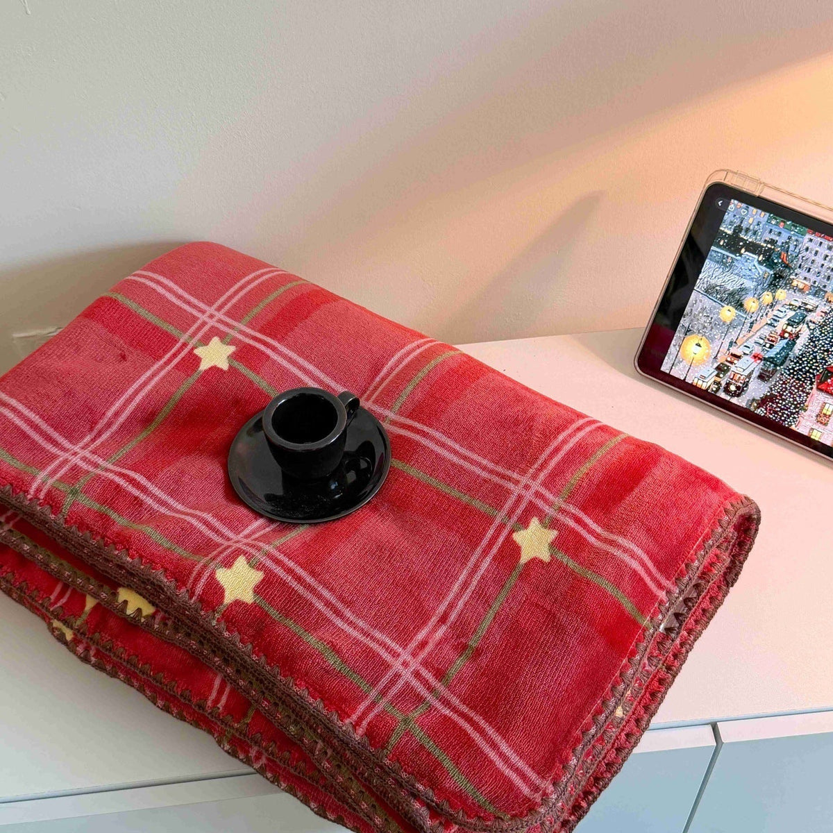 Cozy Throw Blanket with Animal Print Design – Red Check Star
