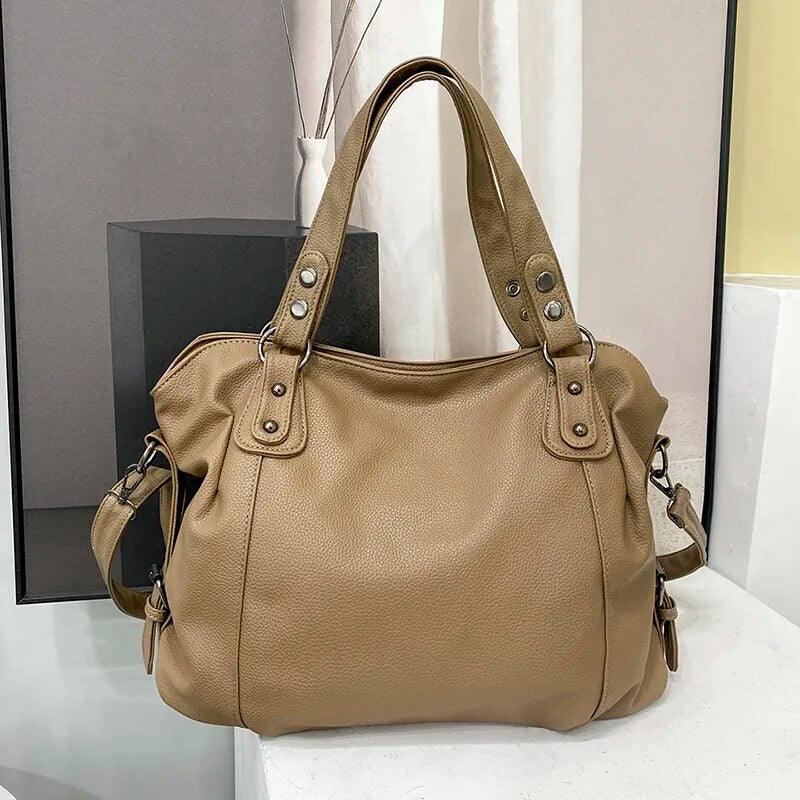 Spacious Shoulder Bag – Stylish and Practical Design – Beige