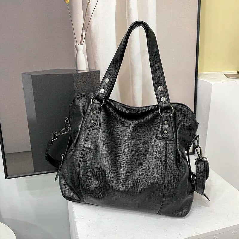 Spacious Shoulder Bag – Stylish and Practical Design – Black