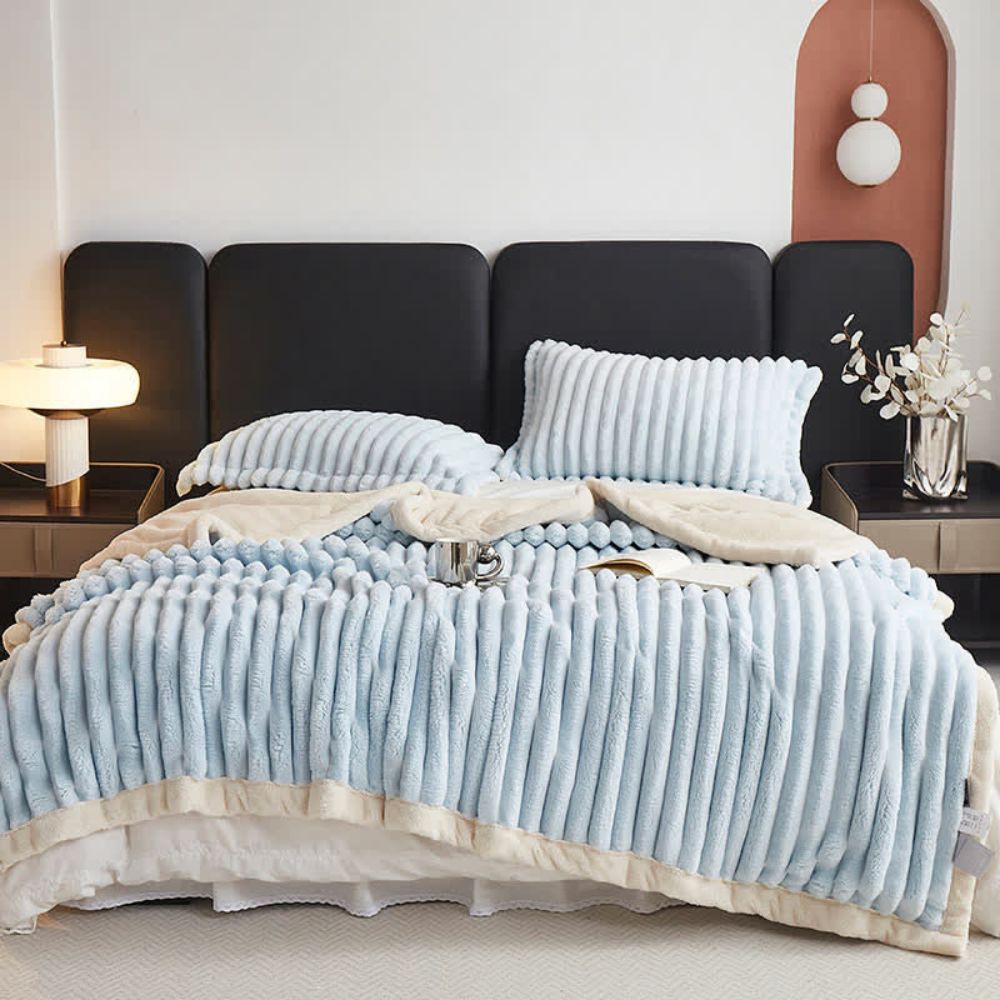 Plush Microfiber Luxury Throw Blanket – Light Blue