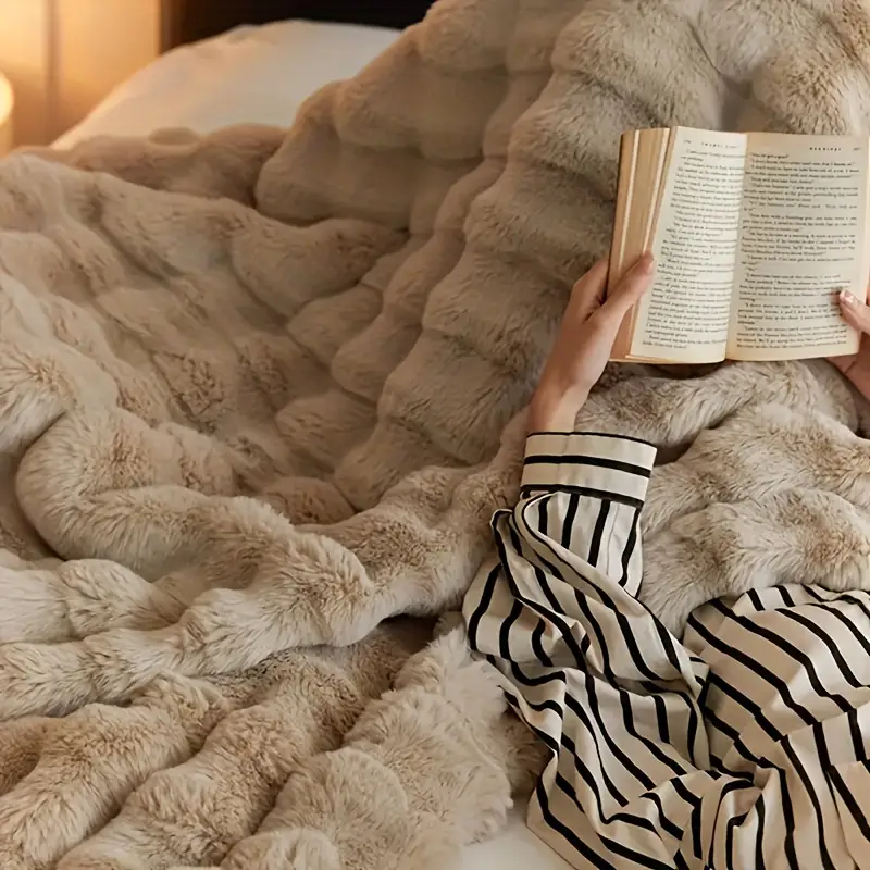Soft and Comfortable Blanket with Reinforced Texture – Coffee