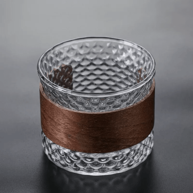 Handcrafted Tumbler with Wooden Detail – Elegant Design