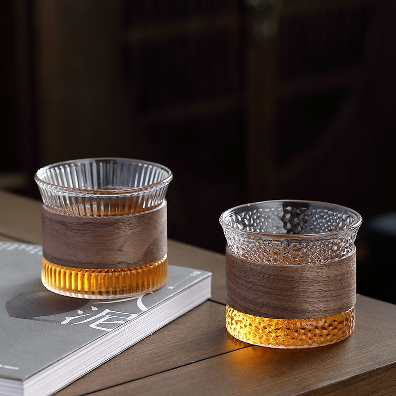 Handcrafted Tumbler with Wooden Detail – Elegant Design