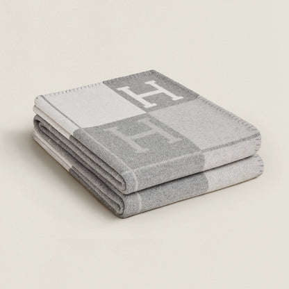 Elegant Isabelle Cashmere Blanket – Luxury Home Throw – Gray