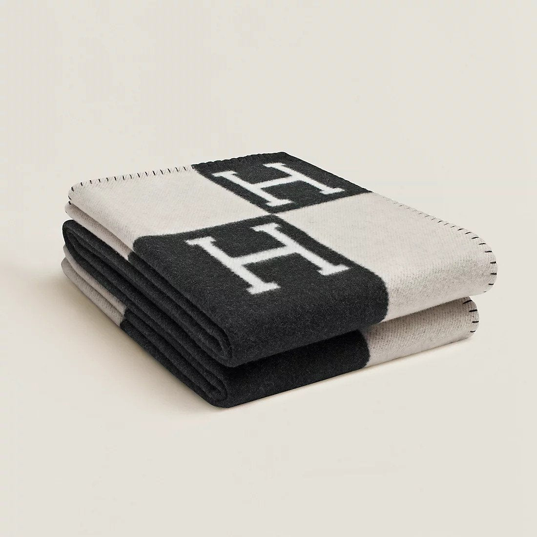 Elegant Isabelle Cashmere Blanket – Luxury Home Throw – Black