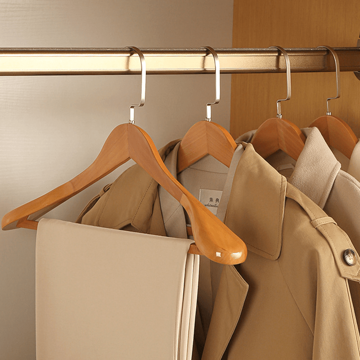 Wooden Hangers for Elegant Wardrobe Organization – Cedar (4 pieces)